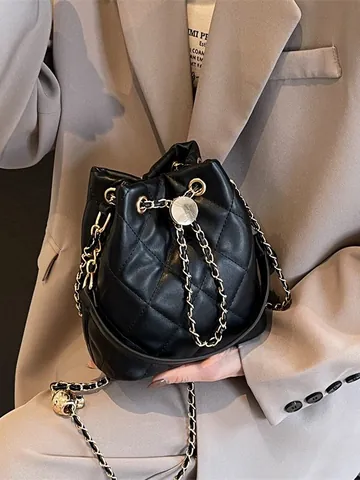 Borsa a Secchiello da Donna in Pelle PU con Motivo a Diamante Trapuntato Elegante Tracolla a Catena Oro Coulisse Gioielli