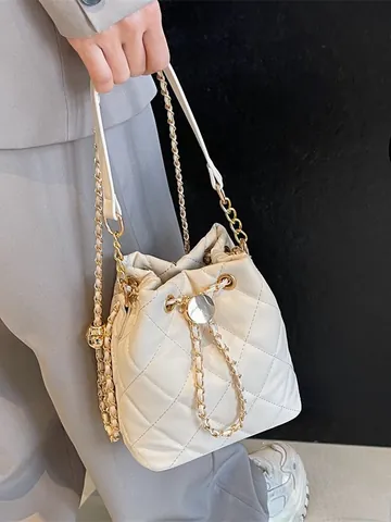 Borsa a Secchiello da Donna in Pelle PU con Motivo a Diamante Trapuntato Elegante Tracolla a Catena Oro Coulisse Gioielli