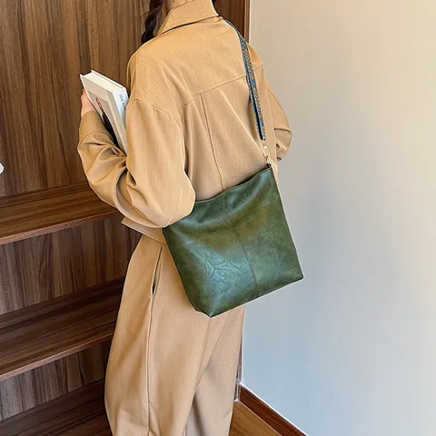 Grand Sac à Main Vintage en Cuir PU pour Femme Avec Bandoulière Brodée Style Ethnique Sac à Épaule Minimaliste