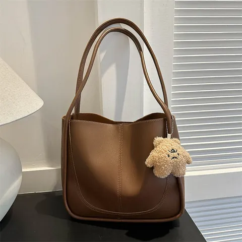 Women Large Capacity PU Leather Tote Bag Minimalist Vintage Splicing Shoulder Bag Commuter Handbag With Plush Bear Pendant