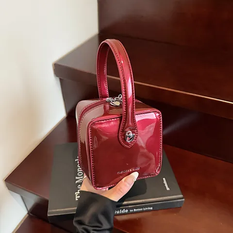 Fashion Patent Leather Box Crossbody Bag For Women Small Square Handbag With Heart Zipper Mini Shoulder Bag Solid Color Pouch