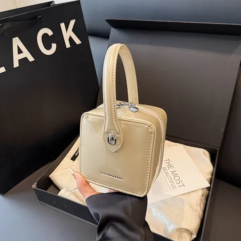 Fashion Patent Leather Box Crossbody Bag For Women Small Square Handbag With Heart Zipper Mini Shoulder Bag Solid Color Pouch
