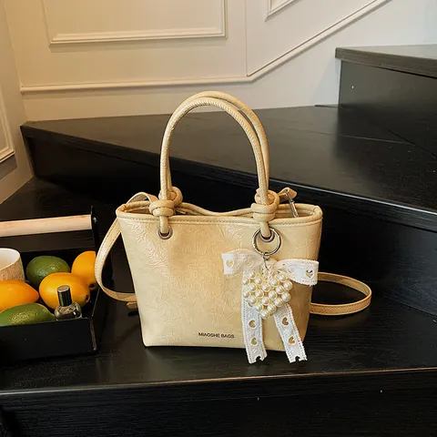 Borsa a Mano Donna in Pelle PU Pieghettata Con Ciondolo a Cuore di Perla Artificial Fiocco in Pizzo Manico a Nodo Borsa a Tracolla Moda