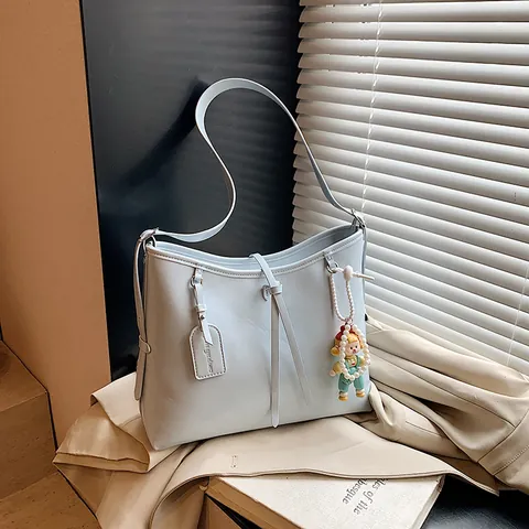 Women Fashion PU Leather Tote Bag Large Capacity Casual Shoulder Bag With Cartoon Charm For Office Travel Everyday Style