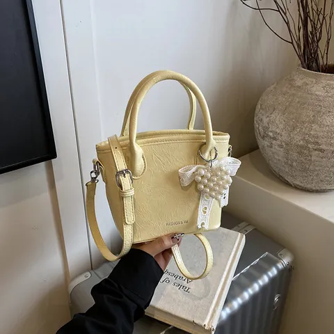 Borsa a Secchiello in Pelle PU Con Texture Increspata Pendente Cuore Künstliche Perle Fiocco in Pizzo Borsa a Tracolla Moda per Donna