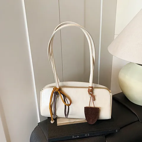 Borsa Sottobraccio in Pelle PU Vintage da Donna Borsa Baguette Semplice alla Moda Con Ciondolo a Cuore Borsa a Tracolla Casual Quotidiana per Donna