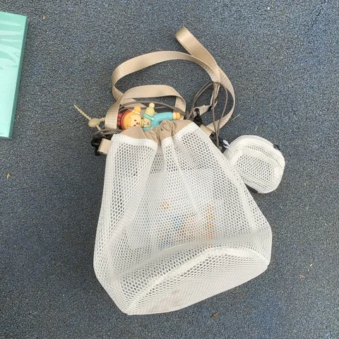 Borsa a Secchiello in Rete Unisex in Fibra di Polipropilene Con Coulisse e Ciondolo a Tracolla Con Pochette e Bambola Borsa Sportiva Casual