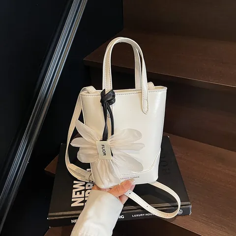 Borsa a Secchiello da Donna in Stile Coreano in Pelle PU Mini Borsa a Mano Minimalista Con Ciondolo a Fiore Tracolla per Uso Quotidiano