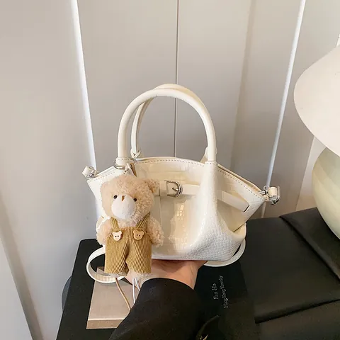 Women Crocodile Pattern PU Leather Handbag With Plush Bear Charm Fashion Commuter Shoulder Crossbody Bag
