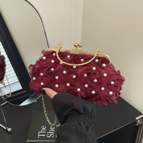 Bolso de Noche con Rosa y Perlas Artificiales para Mujer Elegante Bolso de Mano Floral 3D para Banquete y Fiesta con Asa de Metal Dorado y Cadena