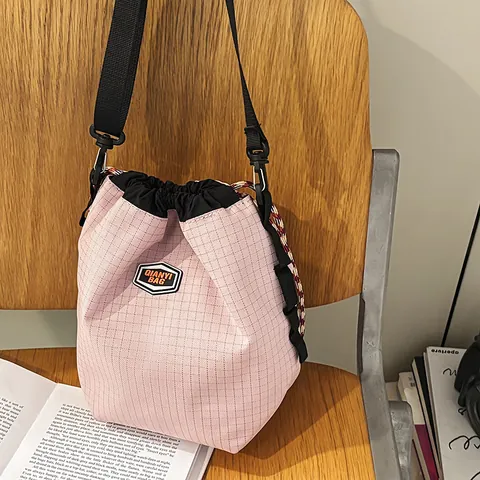 Γυναικεία Αδιάβροχη Τσάντα Bucket από Ύφασμα Oxford με Πλέγμα Μεγάλη Χωρητικότητα Κορδόνι Χιαστί Ώμου Casual Streetwear
