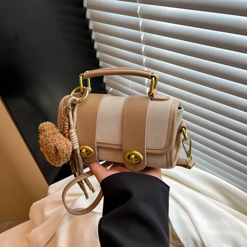 Bolso de Mano de Cuero PU de Bloques de Color para Mujer Vintage Con Colante de Oso Borla Bolso Bandolera Cuadrado Pequeño