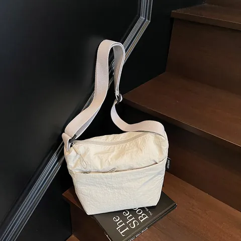 Bolso Mensajero de Nailon de Gran Capacidad para Mujer Minimalista Textura Arrugada Bolso de Hombro Impermeable Viaje