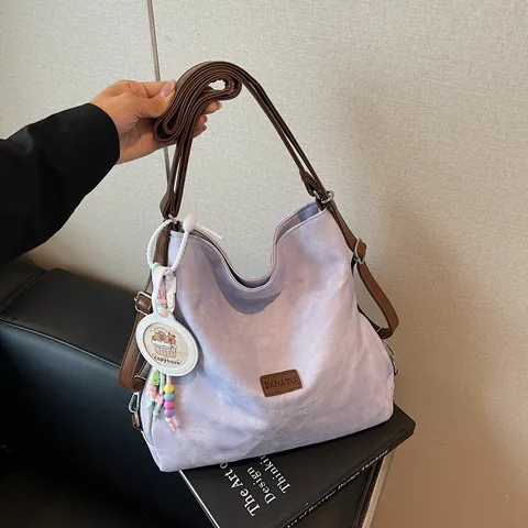 Sac Cabas Femme Grande Capacité en Cuir PU Sac à Épaule Décontracté Avec Pendentif Pour Étudiants Trajet Quotidien