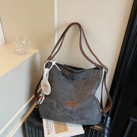 Sac Cabas Femme Grande Capacité en Cuir PU Sac à Épaule Décontracté Avec Pendentif Pour Étudiants Trajet Quotidien