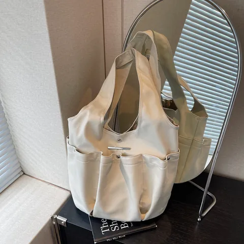 Damen Große Kapazität PU-Leder Tote-Tasche Minimalistische Schultertasche Mit Falten Und Nieten Pendler Modische Handtasche