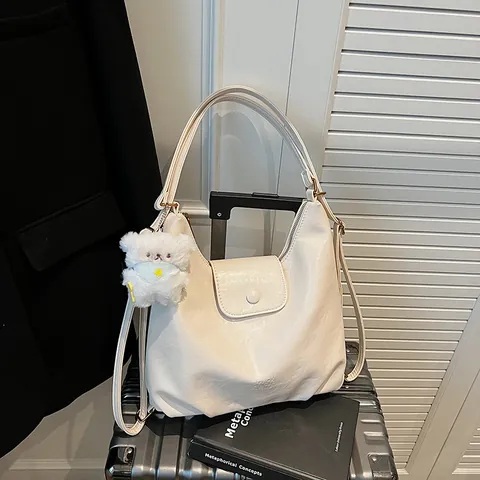 Borsa Tote in Pelle PU Retro da Donna Grande Capacità Borsa a Tracolla Hobo Con Ciondolo Orsetto Pendolarismo