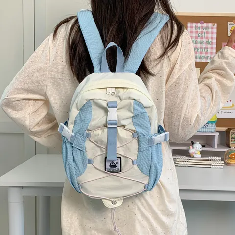 Sac à Dos Coréen en Nylon Léger Bloc de Couleur Femmes Hommes Grande Capacité Voyage Randonnée École Avec Logo Pingouin