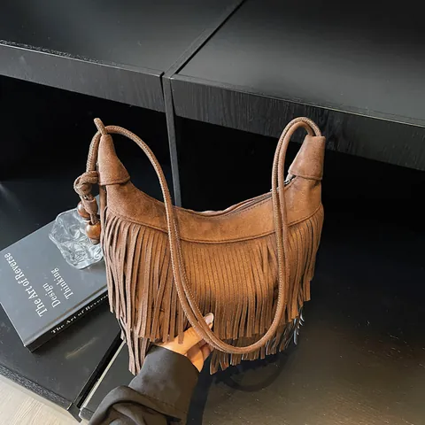 Vrouwen Suède Gevoel PU Franje Schoudertas Bohemian Halve Maan Hobo Tas Met Houten Kralen Vintage Tassel Crossbody Tas