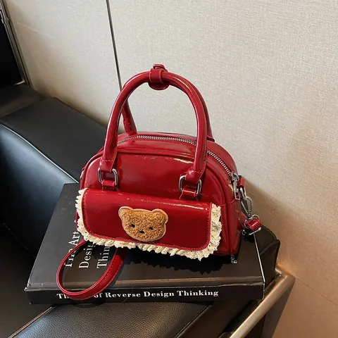 Damen Mode PU Leder Umhängetasche Mit Teddybär Aufnäher Spitzenbesatz Trendige Pendler Crossbody Handtasche Boston Tasche Täglich Casual Kleine Quadratische Geldbörse