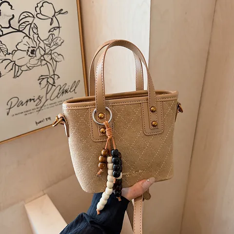 Bolso Cubo Acolchado de Gamuza Retro para Mujer Bolso de Mano Bandoulière de Moda Con Colgante de Cuentas Color Sólido