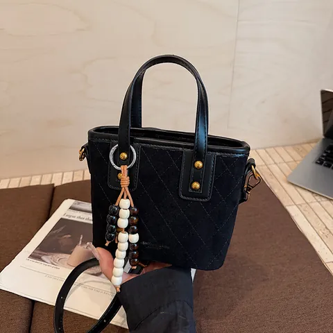 Bolso Cubo Acolchado de Gamuza Retro para Mujer Bolso de Mano Bandoulière de Moda Con Colgante de Cuentas Color Sólido