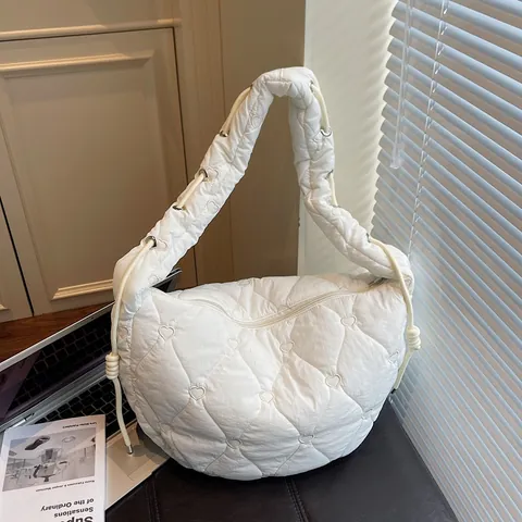 Large Capacity Heart Quilted Shoulder Bag Padded Polyester Crossbody Hobo Bag For Women Fashionable Cloud Tote Bag