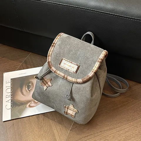 Mini Zaino Vintage in Pelle Scamosciata da Donna Retro Finitura Plaid Toppa a Stella Chiusura Coulisse Flap Zainetto Moda Casual
