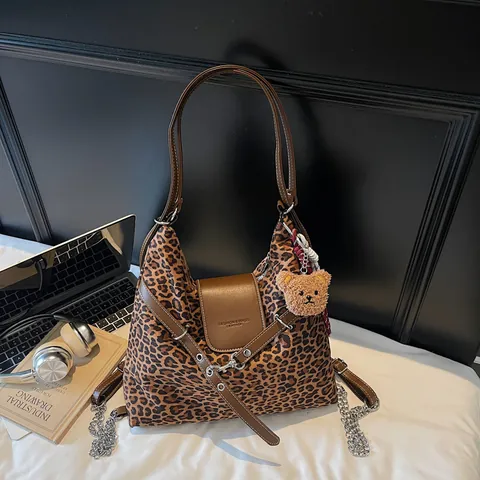 Leopard Print Large Capacity Tote Bag Women Retro Faux Leather Patchwork Shoulder Bag With Metal Chain And Plush Bear Charm