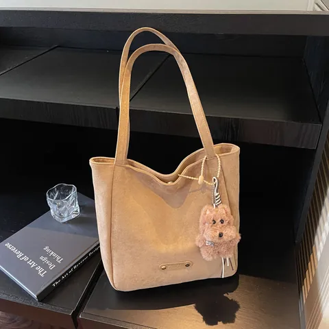 Borsa Tote da Donna di Grande Capacità Borsa da Sottobraccio in Pelle Scamosciata PU Opaca Con Ciondolo a Orsetto di Peluche