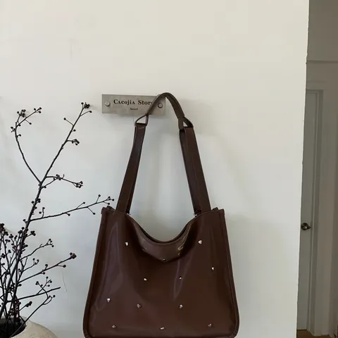 Glänzend PU Leder Shopper Damen Große Kapazität Herz Nieten Schultertasche Vintage Casual Pendler Handtasche