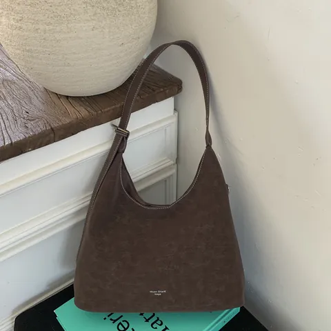 Bolso Tote Hobo de Cuero PU Retro de Gran Capacidad para Mujer Bolso de Hombro Minimalista de Color Sólido Con Colgante de Perro Desmontable
