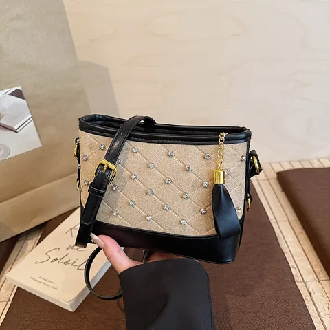 Women Suede PU Leather Bucket Bag Rhinestone Quilted Crossbody Bag Tassel Gold Hardware Retro Shoulder Bag Commuter Fashion Handbag