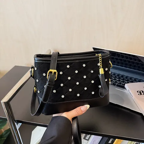 Women Suede PU Leather Bucket Bag Rhinestone Quilted Crossbody Bag Tassel Gold Hardware Retro Shoulder Bag Commuter Fashion Handbag