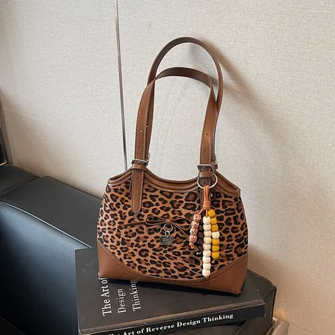 Women Leopard Print Shoulder Bag Vintage PU Suede Splicing Tote Bag With Bow Heart Pendant Beaded Tassel Commuter Handbag