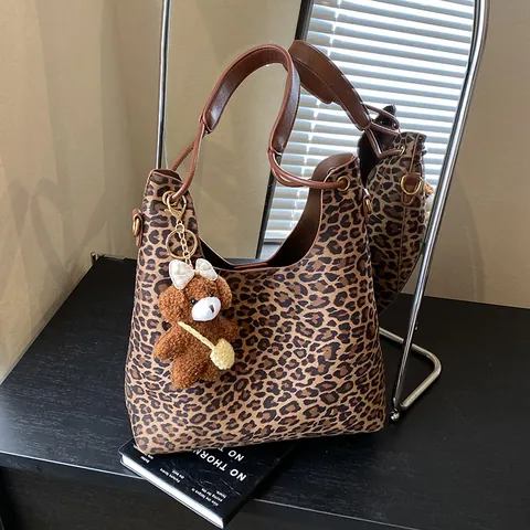 Women Large Capacity Tote Bag Slouchy Vintage PU Suede Shoulder Bag Leopard Print Hobo Bag With Bear Charm Commuting Bag