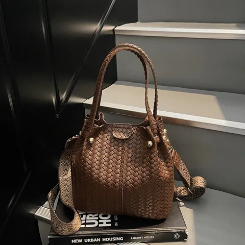 Women's Fashion PU Leather Woven Bucket Bag With Adjustable Wide Geometric Pattern Strap Metal Studs Shoulder Handbag Crossbody Purse