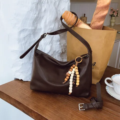 Vintage PU Leather Hobo Bag Large Capacity Shoulder Bag With Bohemian Beaded Pendant For Women Minimalist Casual Commuter Crossbody Bag