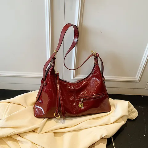 Borsa a Spalla Hobo da Donna Retro Grande Capacità Pelle PU Lucida Shopping Pendolare Ufficio Con Hardware Dorato e Ciondolo Lettera