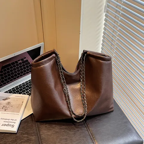 Women Korean Minimalist Large Capacity PU Leather Tote Bag With Metal Chain Strap Casual Fashion Shoulder Bag For Daily Work