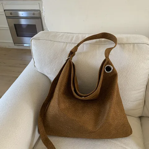 Women Large Capacity Leopard Print Tote Bag Faux Suede Vintage Shoulder Bag Fashion Hobo Bag With Metal Eyelet Decoration
