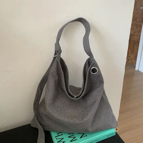 Women Large Capacity Leopard Print Tote Bag Faux Suede Vintage Shoulder Bag Fashion Hobo Bag With Metal Eyelet Decoration