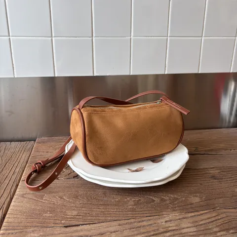 Borsa Spalla Cilindrica Retrò Donna Effetto Scamosciato Pelle PU Crossbody Minimalista Pillow Bag Cinghia Regolabile Moda