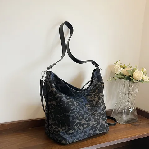 Korean Fashion Leopard Print Canvas Bucket Bag Large Capacity Women Casual Shoulder Bag Retro Hobo Commute Crossbody Tote Bag