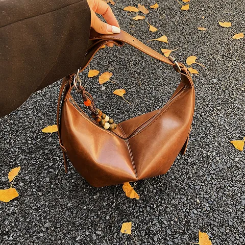 Retro PU Leather Crescent Hobo Bag For Women Minimalist Topstitching Design Shoulder Underarm Bag With Beaded Pendant