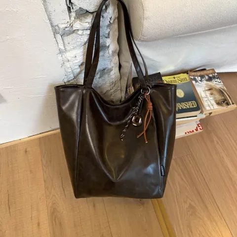 Large Capacity PU Leather Tote Bag For Women Vintage Simple Shoulder Bag With Pendant Casual Solid Color Commuter Handbag