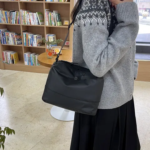 Sac à Bandoulière Femme Style Coréen Grande Capacité 2025 Nouveau Minimaliste Mode Décontracté Crossbody Bag Tissu Enduit