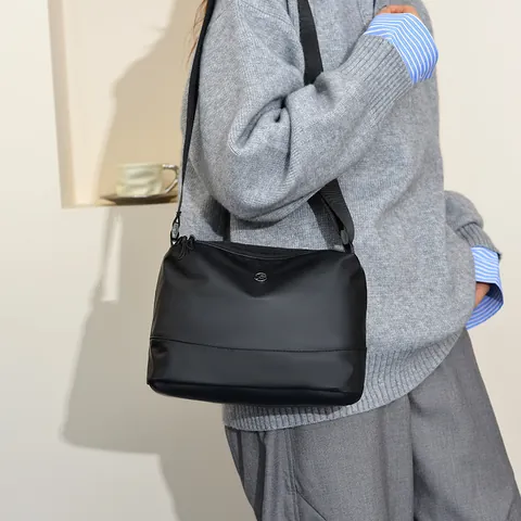 Sac à Bandoulière Femme Style Coréen Grande Capacité 2025 Nouveau Minimaliste Mode Décontracté Crossbody Bag Tissu Enduit