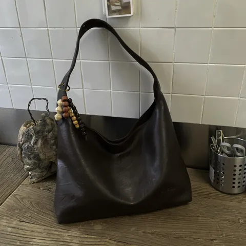 Sac Fourre-Tout Femme Vintage en Cuir PU Grande Capacité Minimaliste Sac Seau à Épaule Avec Perles en Bois pour Travail École