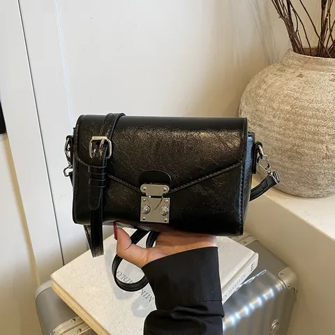 Vintage Oil Wax PU Leather Square Crossbody Bag For Women Retro Minimalist Shoulder Bag With Silver Metal Buckle Messenger Bag
